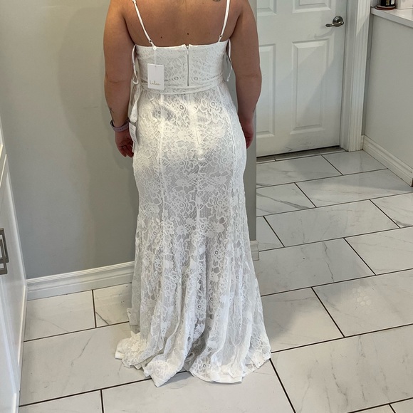 This is a brand new lulu dress. Size medium, see sizing chart for measurements! - Picture 2 of 5